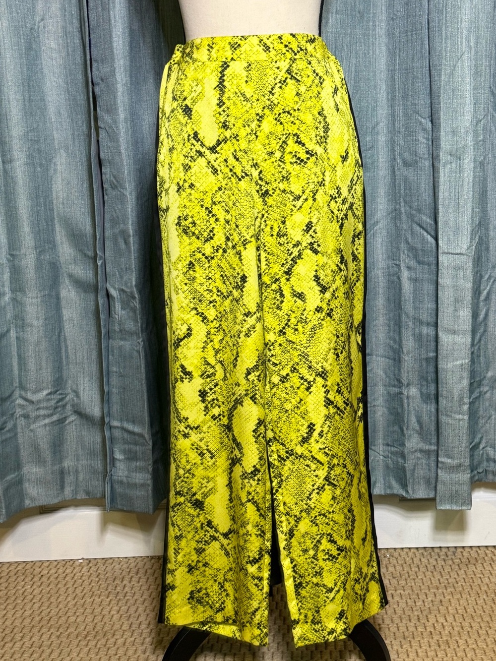 Worthington pants Neon Yellow Snakeskin